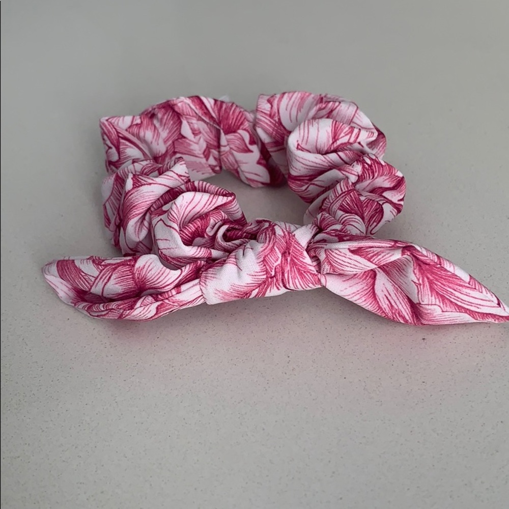 Uplifting Scrunchie Bow